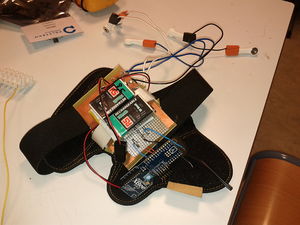 Brassard EMG implanté avec un Arduino Fio + XBee