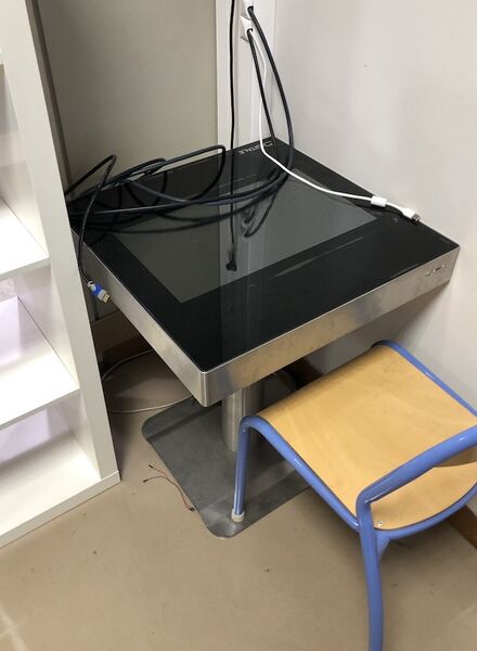 File:TableCafeDigitale.jpg