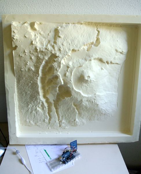 File:MaquettePitonFournaise-CNC-01.jpg