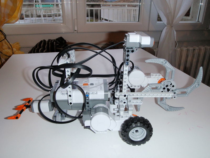 File:LegoMindstorm2.jpg